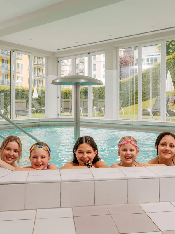 Nach der Abfahrt: Badespaß im Hallenbad 