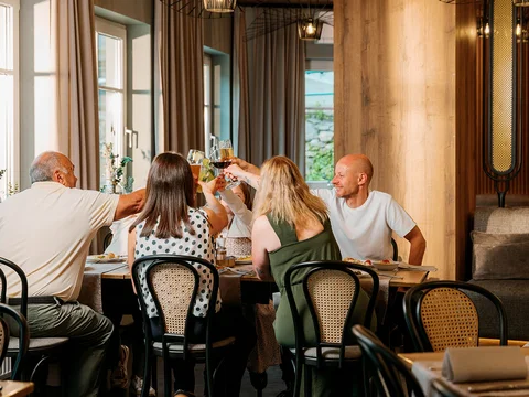 Gemeinsam genießen – Mittagessen mit der Familie